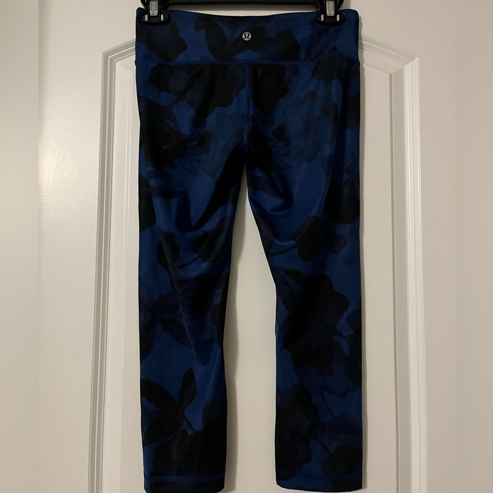 Lululemon Wunder Under Crop II *Full-On Luxtreme Size 6, great condition